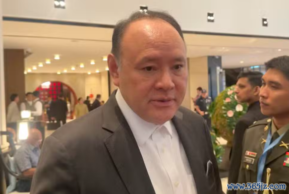 特奥多罗在香会时辗转受记者发问 菲媒视频截图